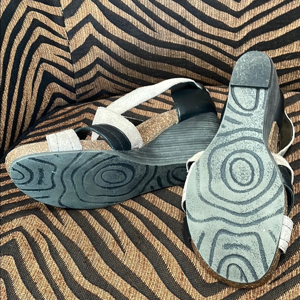 OTBT Black and Cream Heels with Criss-Cross Straps - Picture 2 of 9